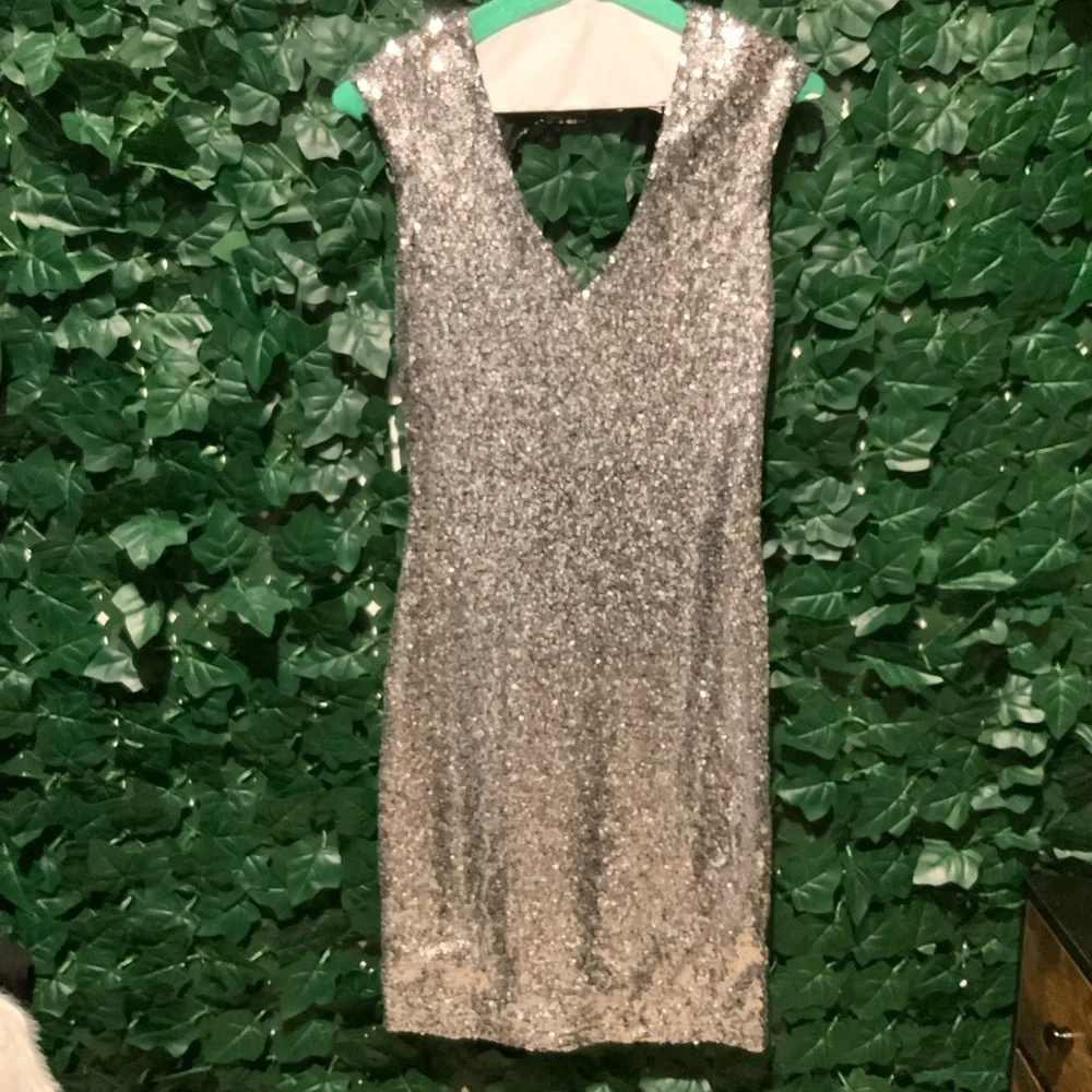 Sleeveless silver sparkle dress - Picture 1 of 5